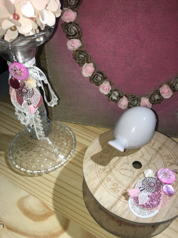 La Chouette Opaline - Bijoux Fantaisies - Femmes - Boucles d'oreilles fantaisies - Nuances de rose - demi-plan